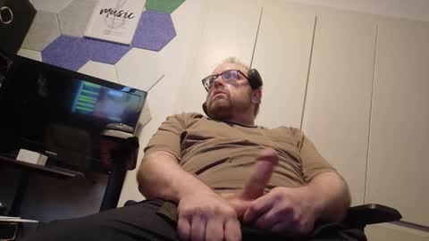 Snapshot of biggydee8989 chatting on 02-14-26, 10:56 biggydee8989 online show from 02-14-26, 10:56