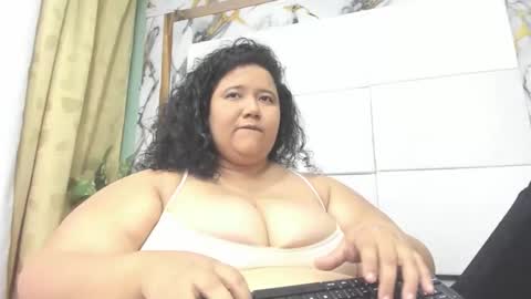 Snapshot of biglucyy chatting on 04-28-26, 10:26 BigLucyy online show from 04-28-26, 10:26