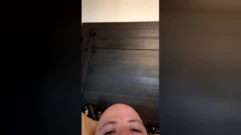 Snapshot of bigred2026 chatting on 04-05-26, 06:10 bigred2026 online show from 04-05-26, 06:10