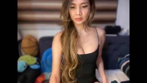 Yna     online show from 04-15-26, 06:37