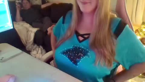 Snapshot of bigtittyboatboo chatting on 11-25-25, 02:22 Mountain Mama online show from 11-25-25, 02:22