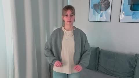 Snapshot of billiehunt_ chatting on 03-25-26, 07:14 Milla online show from 03-25-26, 07:14