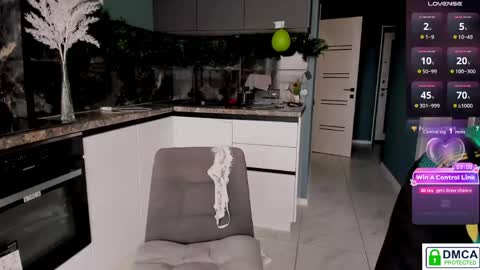 Mia and Rick online show from 04-11-26, 07:45