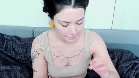 Snapshot of black_pant3r chatting on 06-10-26, 04:12 Mon Mon online show from 06-10-26, 04:12