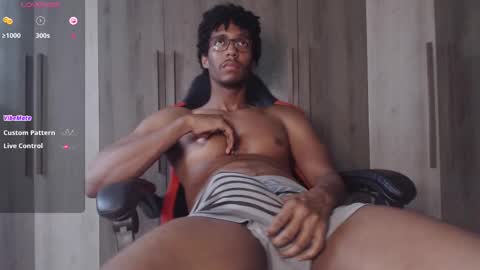Snapshot of blackguy720 chatting on 10-28-25, 08:33 Blackguy720 online show from 10-28-25, 08:33
