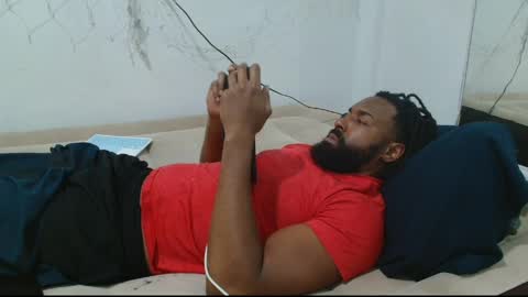 Snapshot of blackmuscles77 chatting on 06-05-26, 07:25 blackmuscles77 online show from 06-05-26, 07:25