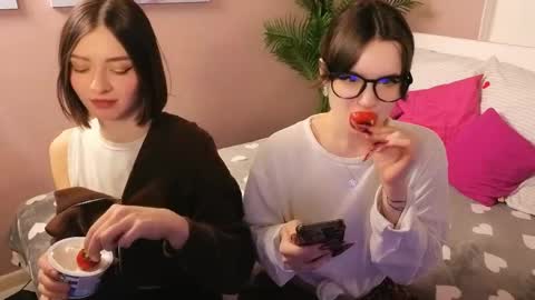 Snapshot of blackpinkkittens chatting on 05-10-26, 11:04 MaoLulu online show from 05-10-26, 11:04