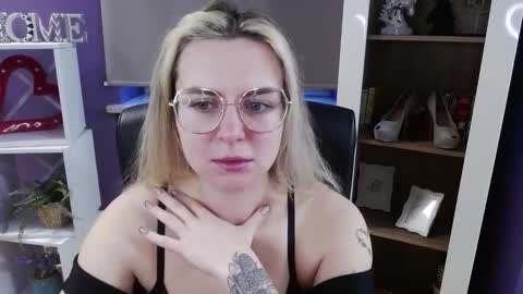 Z O E Y online show from 03-09-26, 05:44