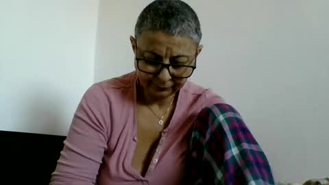 Snapshot of blackwidow05 chatting on 01-16-25, 01:14 Black Widow online show from 01-16-25, 01:14