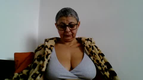 Snapshot of blackwidow05 chatting on 02-04-25, 11:27 Black Widow online show from 02-04-25, 11:27