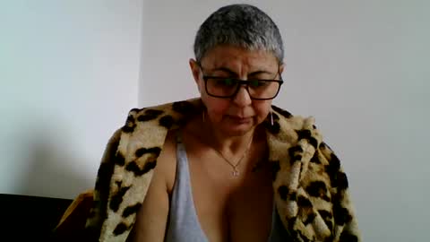 Snapshot of blackwidow05 chatting on 02-05-25, 11:23 Black Widow online show from 02-05-25, 11:23