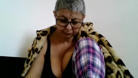 Snapshot of blackwidow05 chatting on 02-10-25, 09:58 Black Widow online show from 02-10-25, 09:58