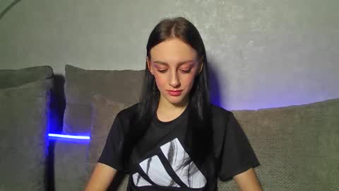 Snapshot of blacky_berry chatting on 02-23-26, 03:53 Ivy online show from 02-23-26, 03:53