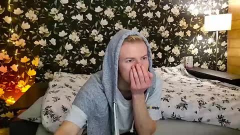 blond_boy69 online show from 04-28-26, 02:27