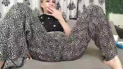Snapshot of blonddaiana23 chatting on 04-26-26, 01:03 blonddaiana23 online show from 04-26-26, 01:03