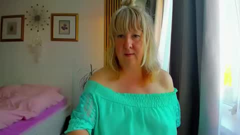 Nicole online show from 05-24-26, 05:40