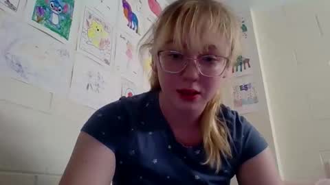 Snapshot of blonde_katie chatting on 03-16-26, 05:50 Katie online show from 03-16-26, 05:50