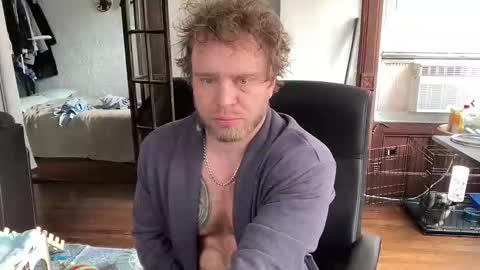 blondebluebear online show from 11-16-25, 05:18