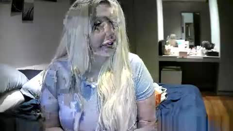 Snapshot of blondedolltia chatting on 10-10-25, 03:55 blondedolltia online show from 10-10-25, 03:55