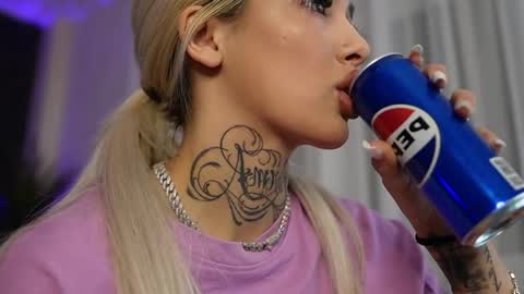 Snapshot of blondie_muller chatting on 03-18-26, 08:56 blondie_muller online show from 03-18-26, 08:56