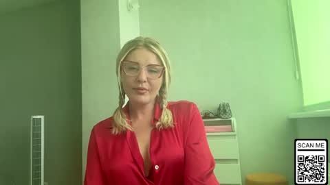 Snapshot of blondie_xoxoxo chatting on 07-17-26, 04:56 blondie_xoxoxo online show from 07-17-26, 04:56