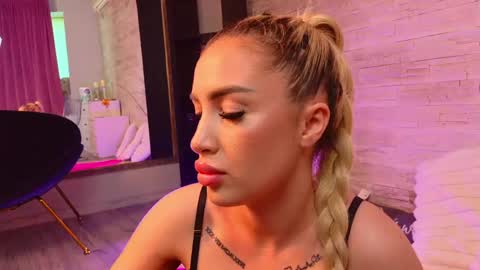 Kiki online show from 05-28-26, 04:43