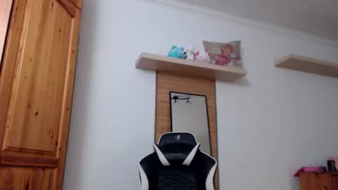 blondyelena online show from 02-25-26, 07:07