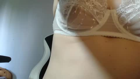 Snapshot of blondyelena chatting on 06-18-26, 02:54 blondyelena online show from 06-18-26, 02:54