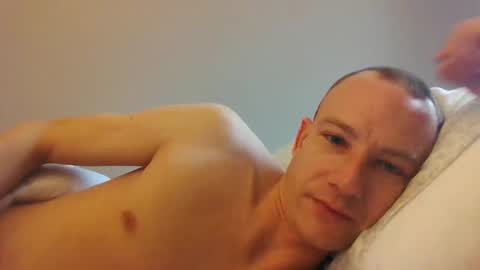 blue_eyes_888 online show from 01-06-25, 04:13