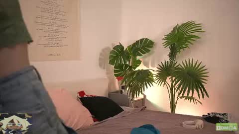 Snapshot of bluebeell chatting on 06-27-26, 01:28 bluebeell online show from 06-27-26, 01:28