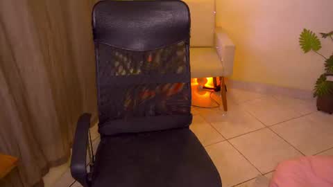 Snapshot of blueflora chatting on 06-14-26, 03:36 FLORAA online show from 06-14-26, 03:36