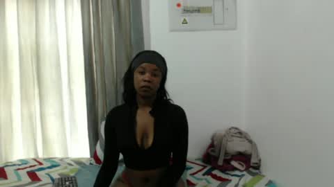 Snapshot of boitylips chatting on 06-18-26, 10:09 boitylips online show from 06-18-26, 10:09