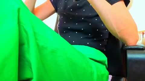 Mia online show from 04-14-26, 02:39