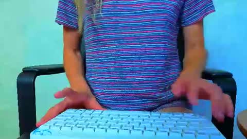 Mia online show from 07-08-26, 12:31