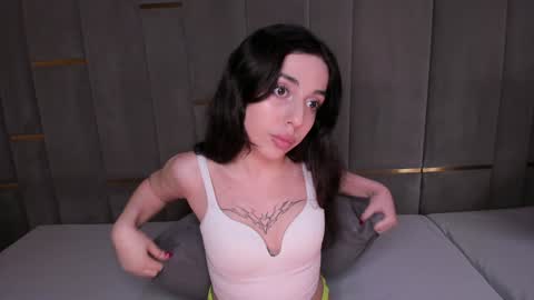 Snapshot of boobsykitty chatting on 01-01-25, 03:57 EVA online show from 01-01-25, 03:57