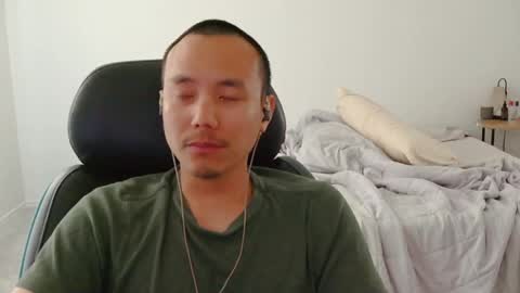 Snapshot of boombeems chatting on 03-30-26, 10:11 boombeems online show from 03-30-26, 10:11