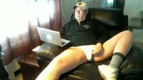 Snapshot of bottomjacki chatting on 02-10-25, 12:39 Jackie online show from 02-10-25, 12:39