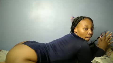 botty_queen online show from 05-12-26, 06:43