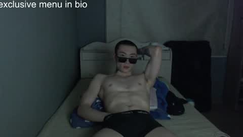 Snapshot of boxman556990 chatting on 04-12-26, 04:23 boxman556990 online show from 04-12-26, 04:23