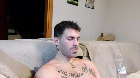 Snapshot of boy_aroundtheworld chatting on 10-31-25, 02:45 Dan online show from 10-31-25, 02:45