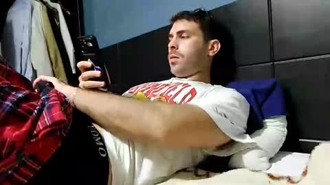 Snapshot of boy_aroundtheworld chatting on 11-04-25, 02:21 Dan online show from 11-04-25, 02:21