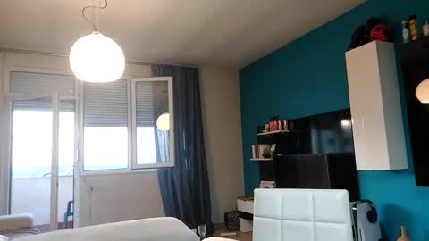 Snapshot of boy_aroundtheworld chatting on 11-11-25, 03:23 Dan online show from 11-11-25, 03:23