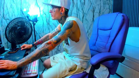 boy_tatto77 online show from 03-26-26, 02:11