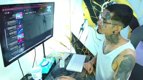boy_tatto77 online show from 04-25-26, 01:41