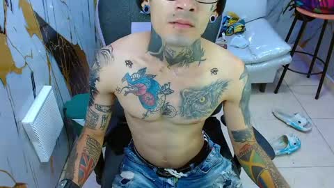 boy_tatto777 online show from 06-05-26, 11:49