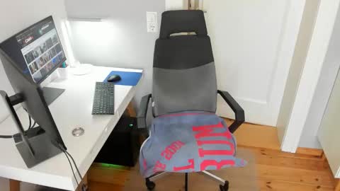 Julian online show from 04-06-26, 11:00