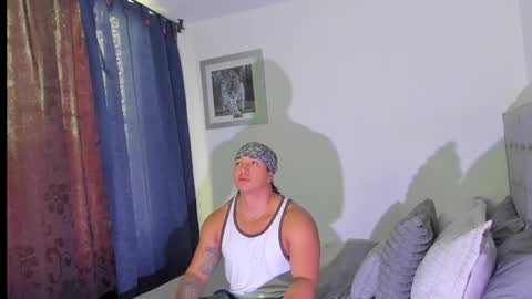 boys_blackandwhite online show from 11-30-25, 09:41