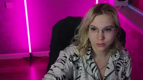 Belle  online show from 01-03-25, 02:43