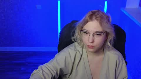 Belle  online show from 01-16-25, 01:48