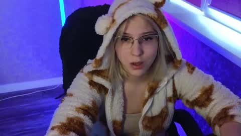 Belle  online show from 02-20-25, 04:07